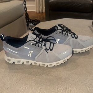 Men’s On Cloud
11.5 gray/black athletic shoe